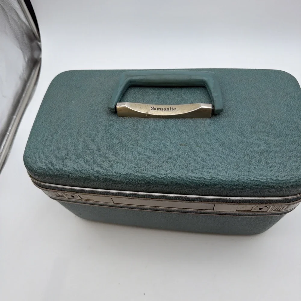 Samsonite 1970s True Vintage Blue  Vanity Case Mirror Locking No  tray